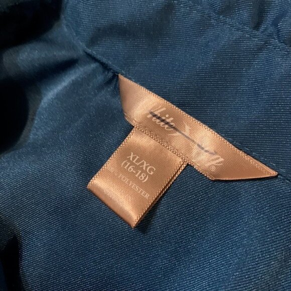 White Stag. Size XL (16/18). Pin Tucks. Long Sleeve. Roll Tab Cuff. B95. - Picture 7 of 7